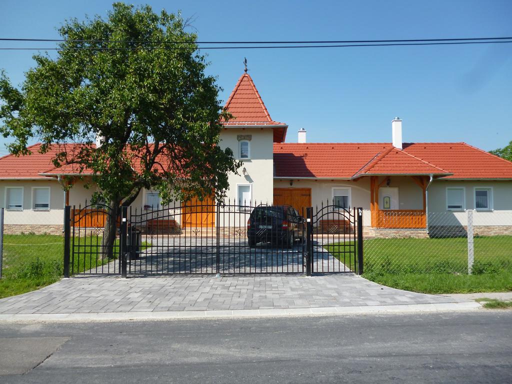 Nagybajcsi Koertefa Vendeghaz Apartment Exterior photo